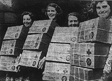 Ladies with packed cigarettes for Prisoners of War in September 1941