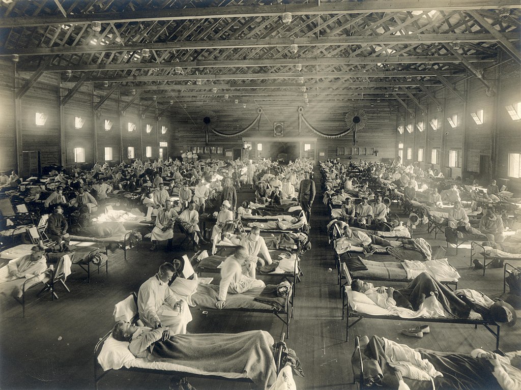 men in beds in h=makeshift hostial during the Influenza epidemic in 1918